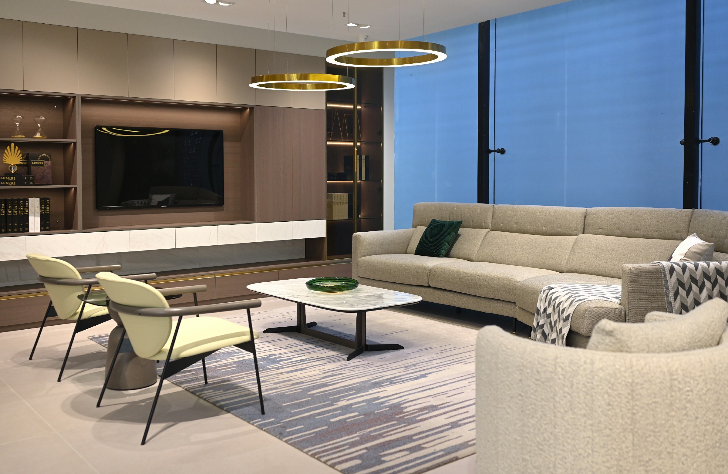 曲美家居新城市广场店