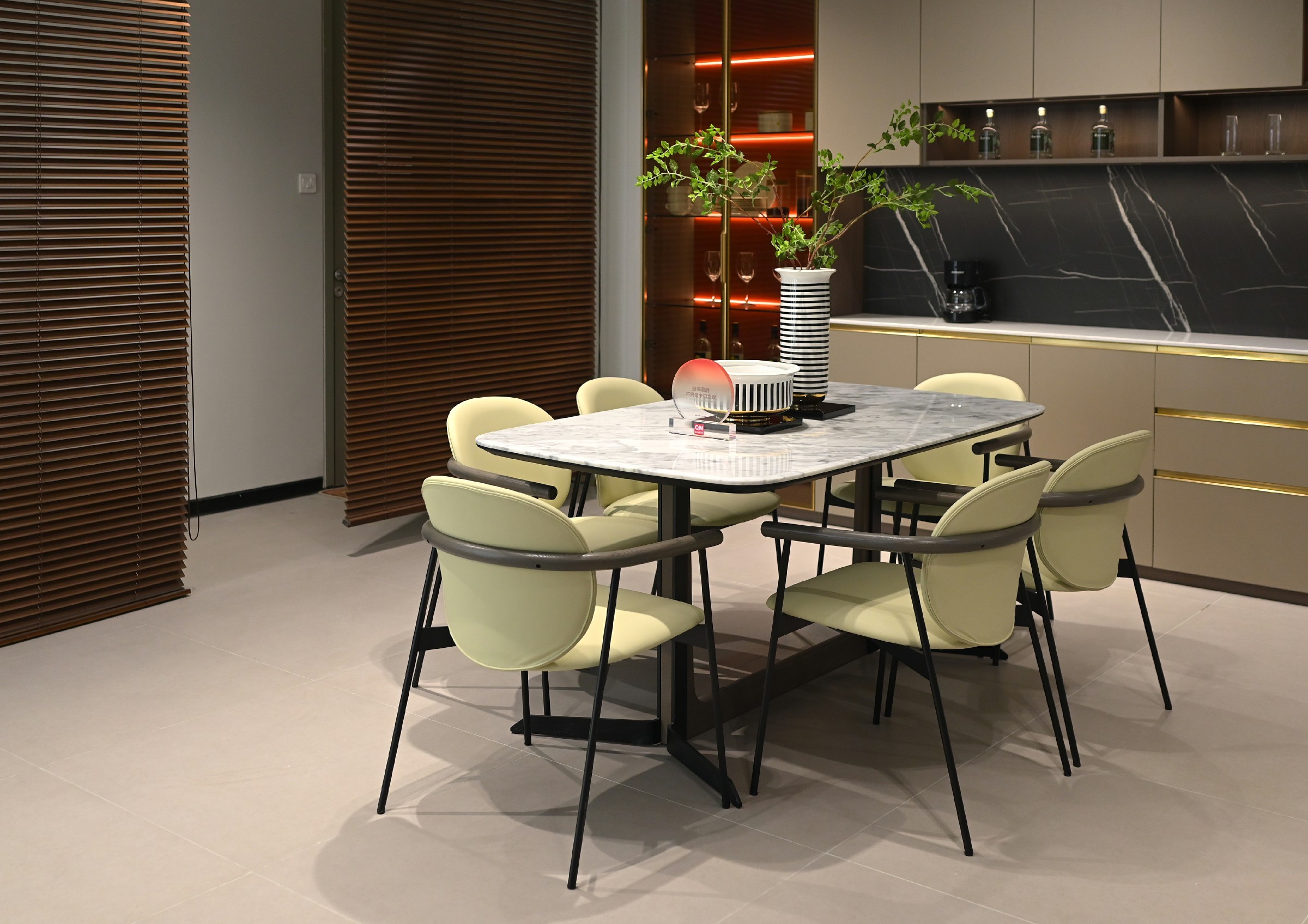 曲美家居六空一店